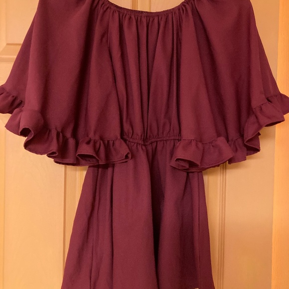 Alythea Ruffle Sleeved Romper in Brick Red/Burgundy Sz S - Picture 1 of 3